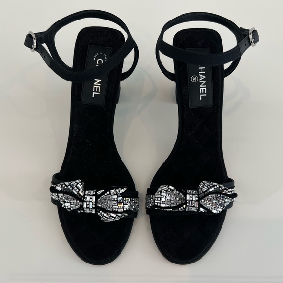 CHANEL CC BLACK FABRIC SUEDE LEATHER CRYSTAL BOW SANDALS SIZE EU 38 / US 8 - Picture 1 of 17